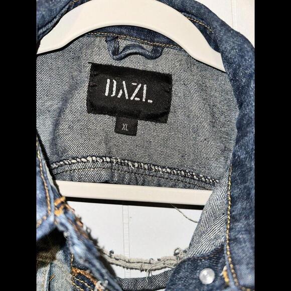 Dazl Distressed Acid -Washed Denim Jacket Size XL Light Wash Ripped Grunge - Picture 7 of 9